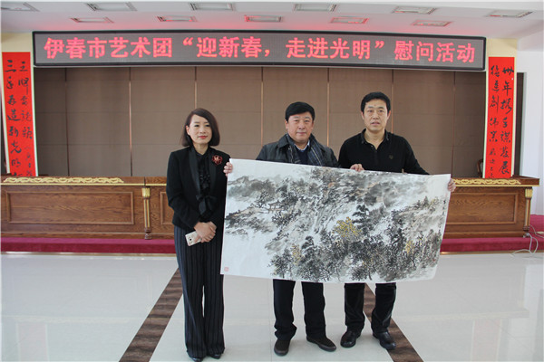 伊春市藝術團送文化到光明