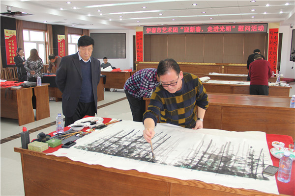 伊春市藝術團送文化到光明