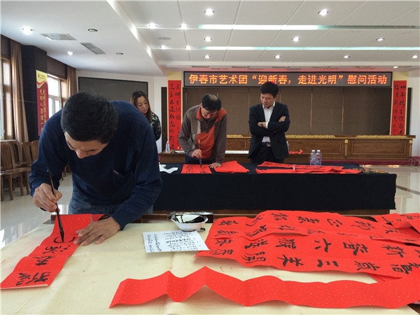 伊春市藝術團送文化到光明