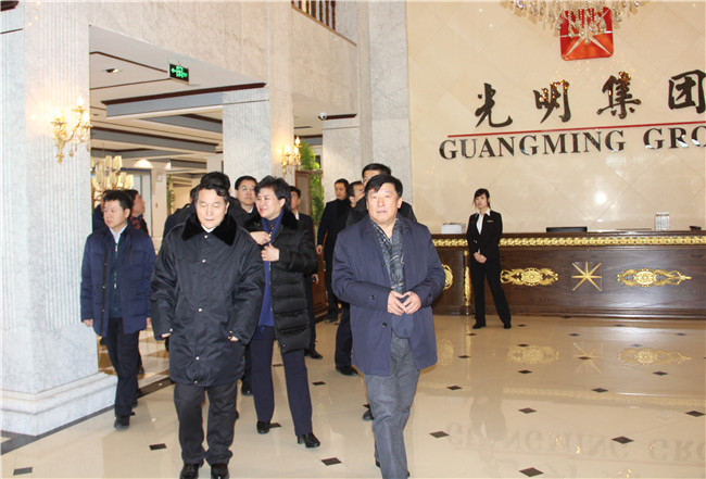 王常松一行到光明集團調(diào)研