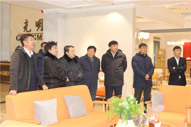 王常松一行到光明集團調(diào)研