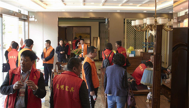 光明集團(tuán)召開春季家具新品發(fā)布暨招商大會(huì)
