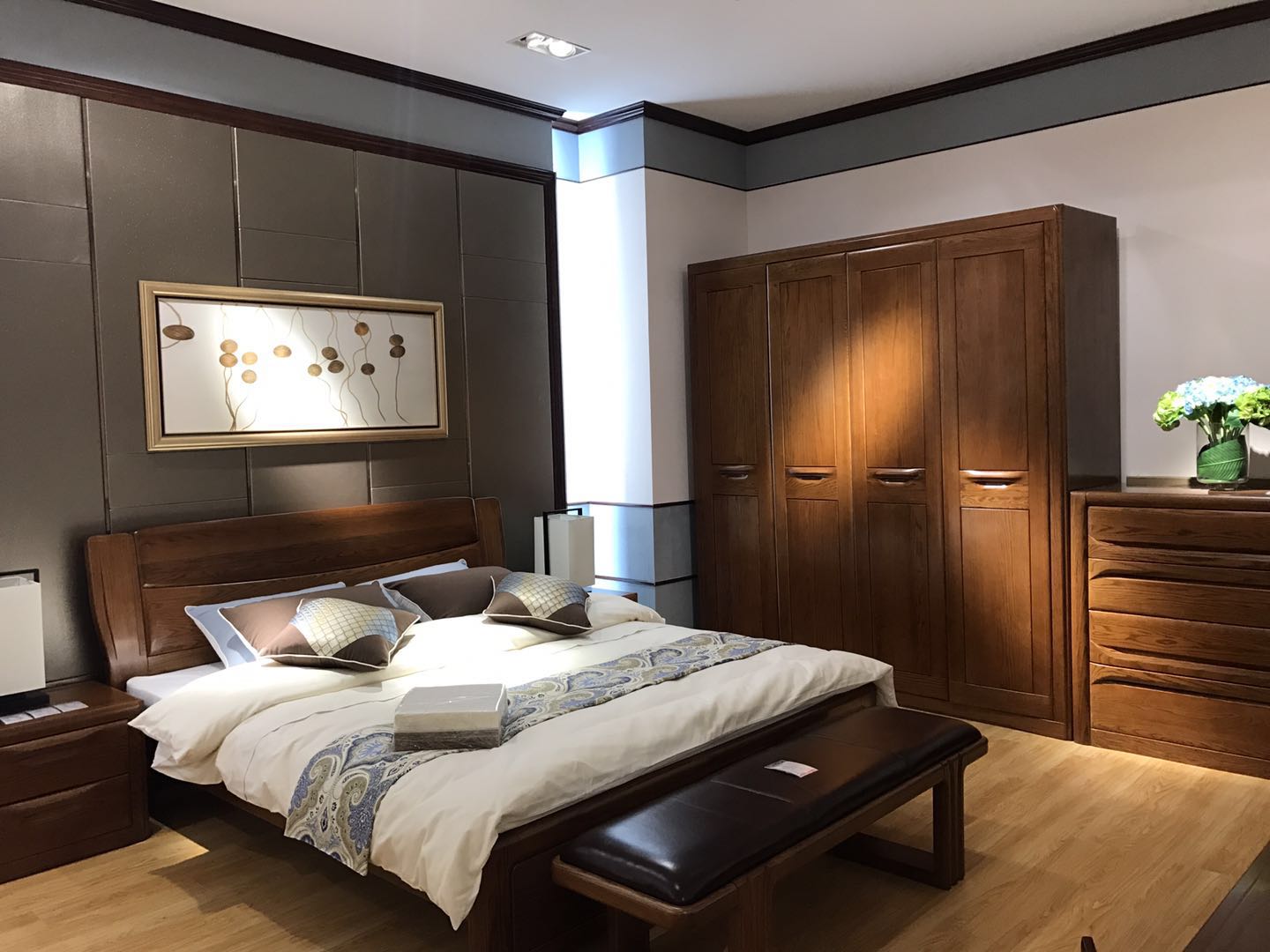 光明家具昆明實(shí)體店盛大開業(yè)，好禮送不停