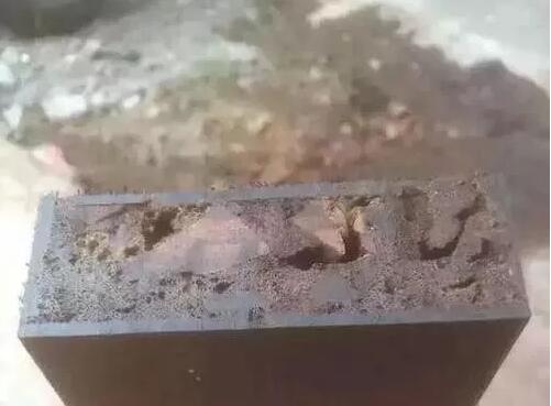 購(gòu)買實(shí)木家具受騙上當(dāng)多半因?yàn)樨澅阋? alt=