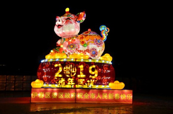 祖國(guó)寶地龍江伊春，伊春盛產(chǎn)光明家具