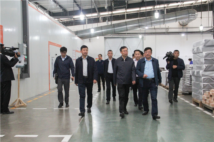 伊春市委書記趙萬山到光明集團(tuán)調(diào)研