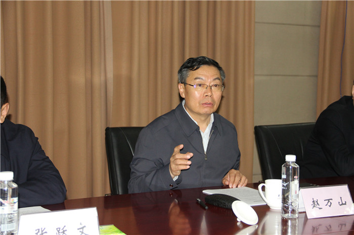 伊春市委書記趙萬山到光明集團(tuán)調(diào)研