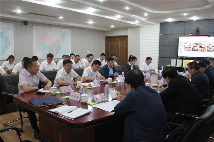 伊春市委書記趙萬山到光明集團(tuán)調(diào)研