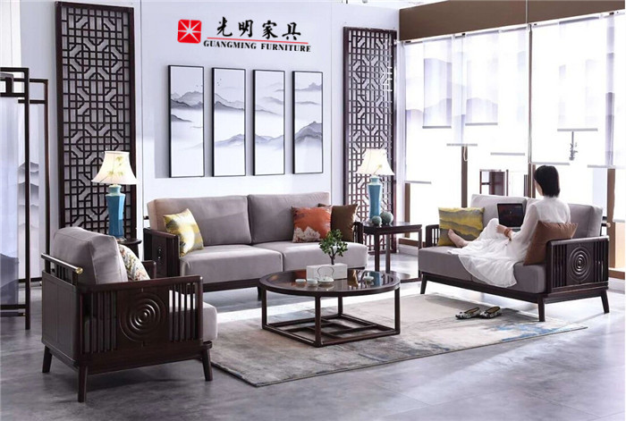 如何選購到滿意的實(shí)木沙發(fā)，我們要注意的有哪些？