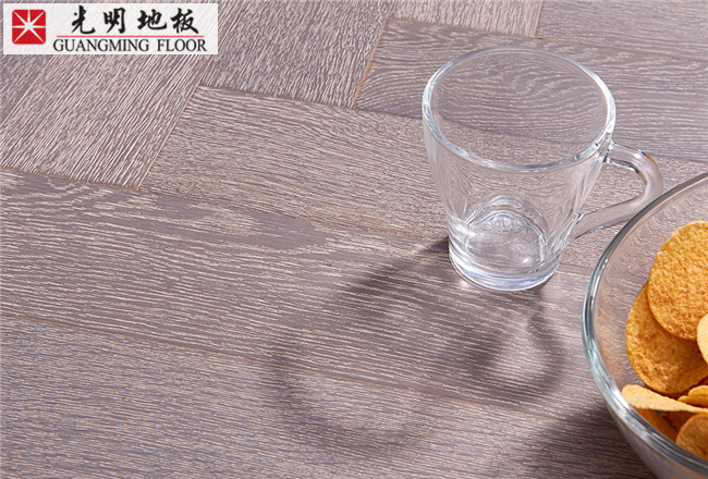 這樣選購(gòu)實(shí)木地板當(dāng)心來(lái)不及后悔啊！